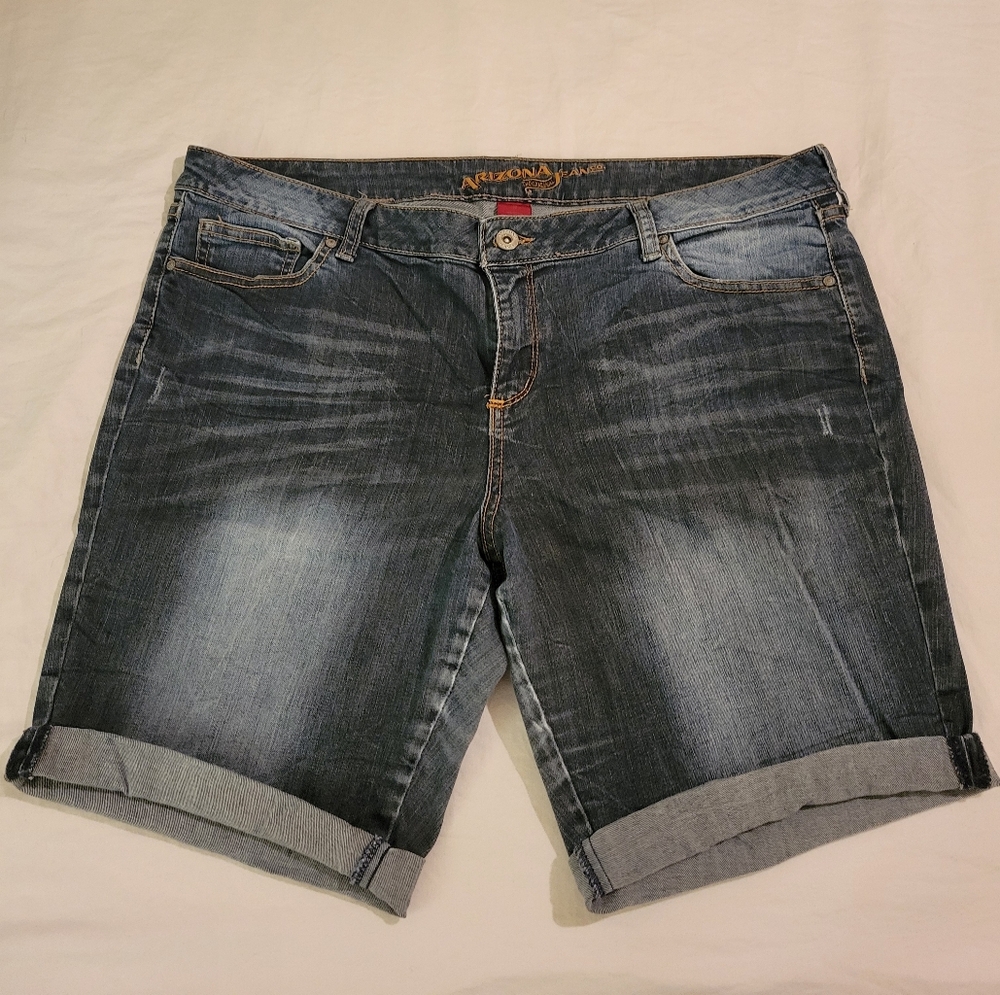 Arizona Jean Company Women's Denim Jean Shorts.  Size 17.